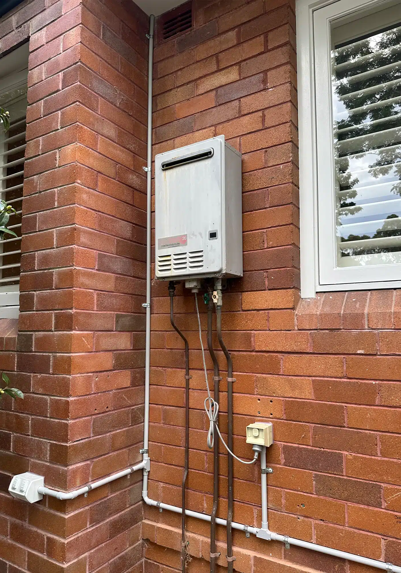 electrical pool fit out castle cove